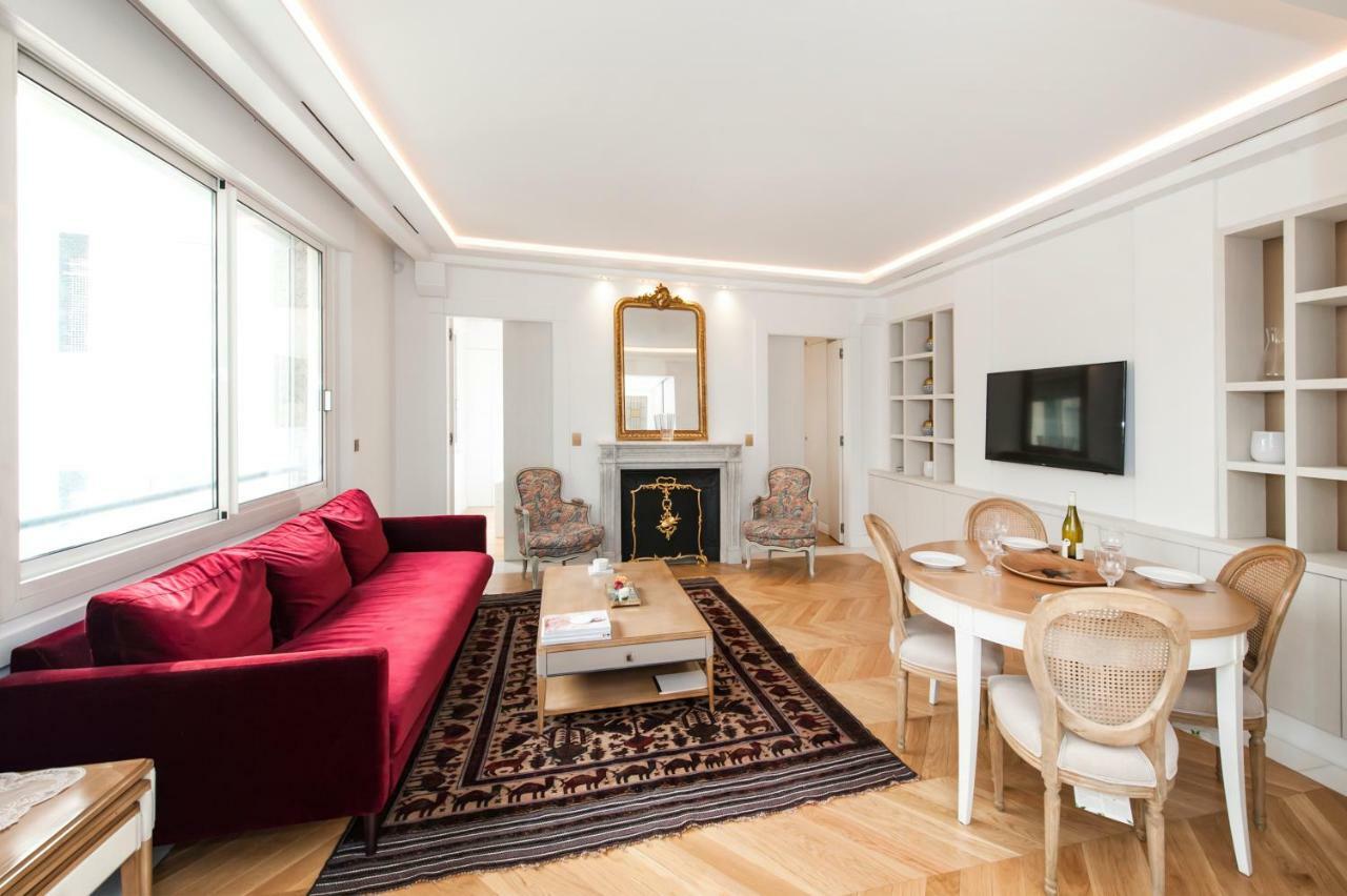 Luxury Montaigne Apartment Париж Екстер'єр фото