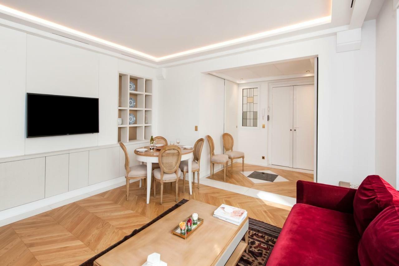 Luxury Montaigne Apartment Париж Екстер'єр фото