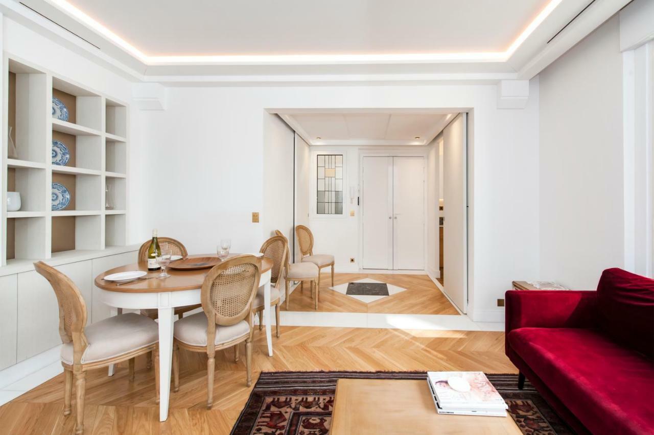 Luxury Montaigne Apartment Париж Екстер'єр фото