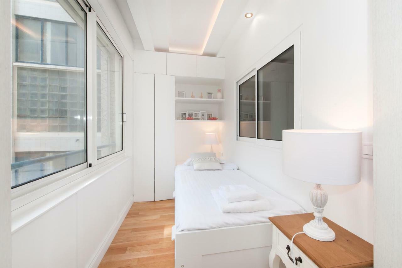 Luxury Montaigne Apartment Париж Екстер'єр фото