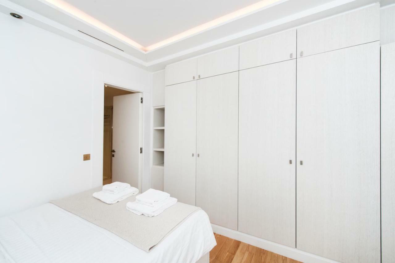 Luxury Montaigne Apartment Париж Екстер'єр фото