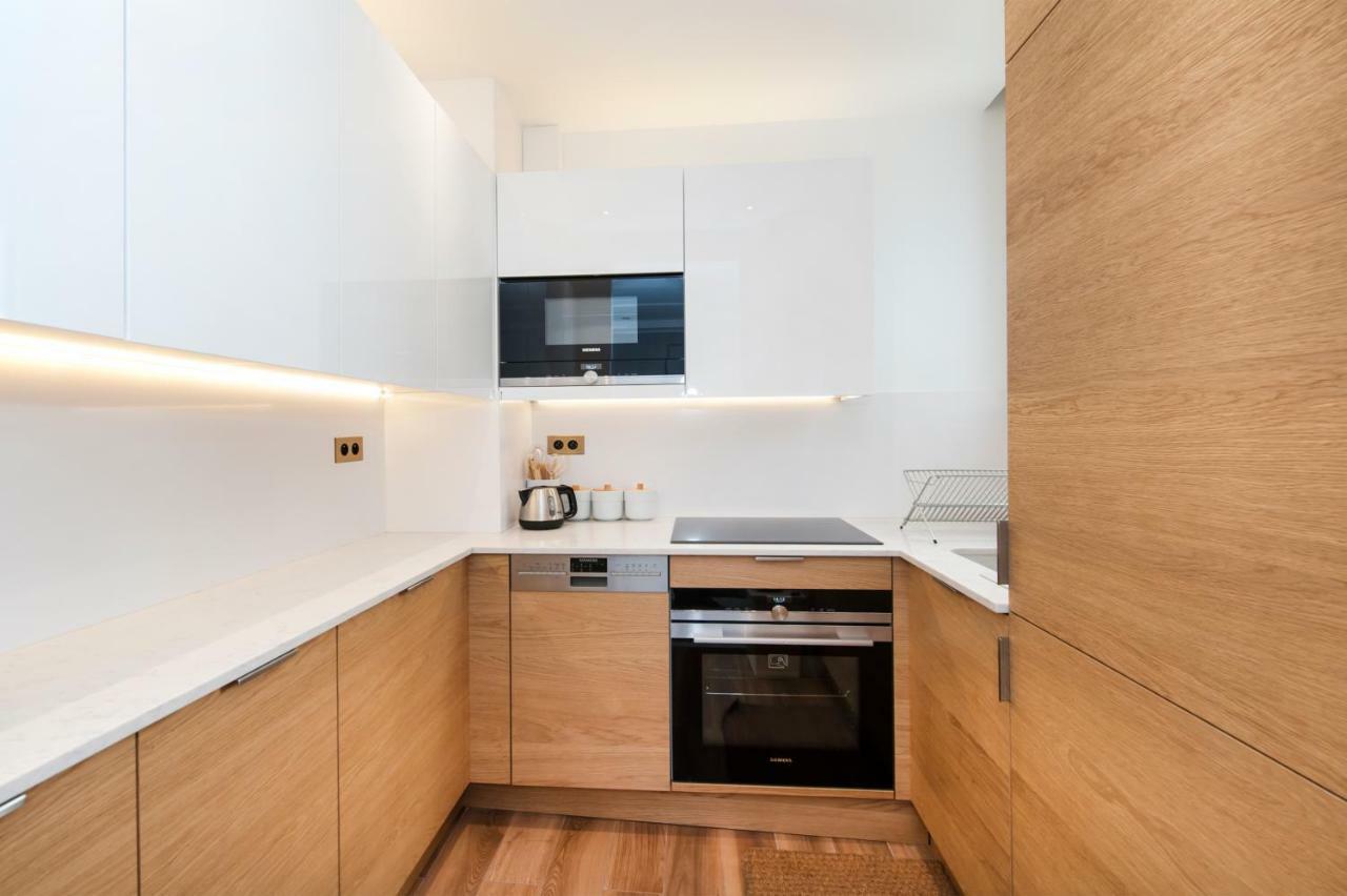 Luxury Montaigne Apartment Париж Екстер'єр фото