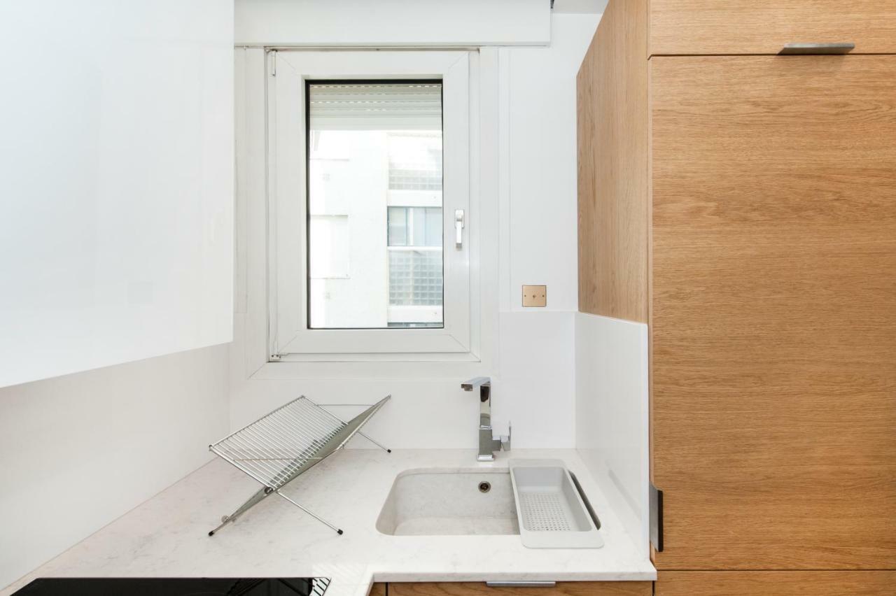 Luxury Montaigne Apartment Париж Екстер'єр фото